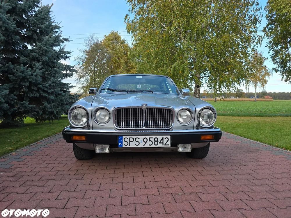 Jaguar XJ - 10