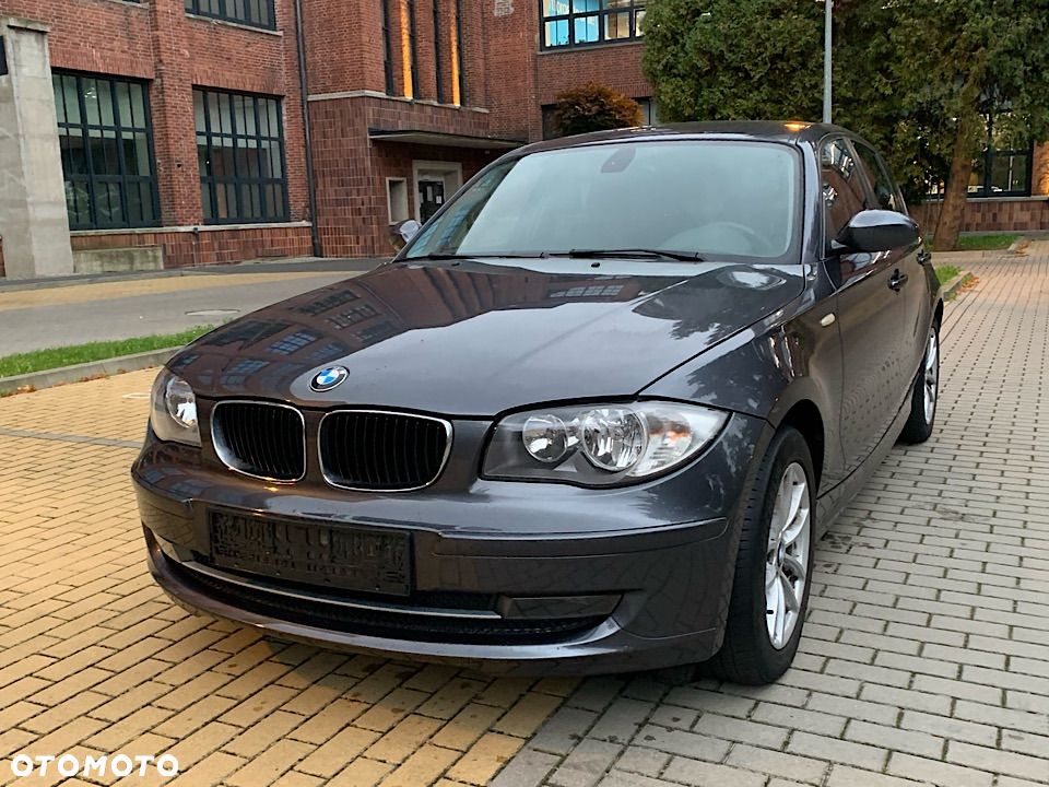 BMW Seria 1 120i - 23