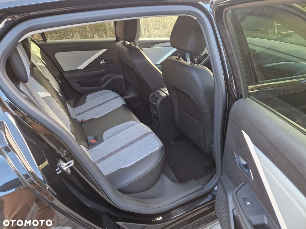 Opel Astra 1.2 Turbo Business Edition - 11