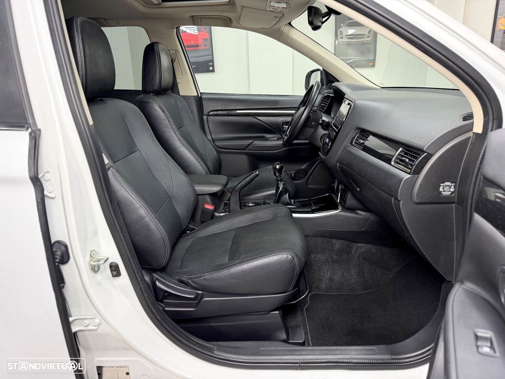 Mitsubishi Outlander 2.2 DI-D Intense+ - 24