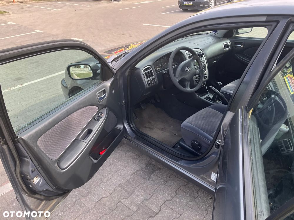 Toyota Avensis - 11