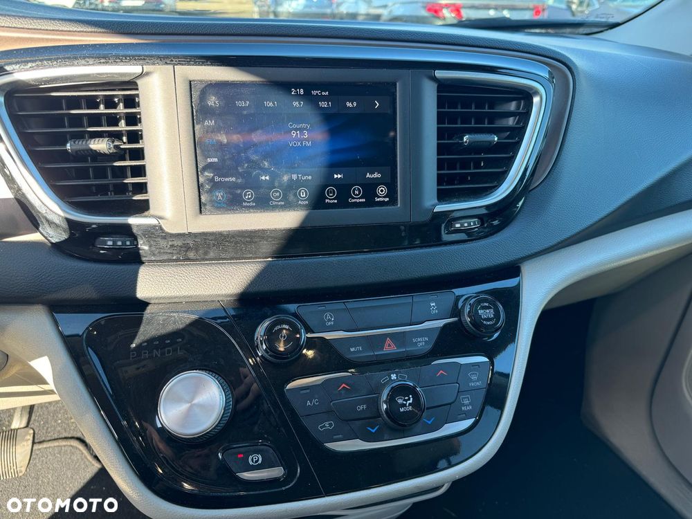 Chrysler Pacifica - 17