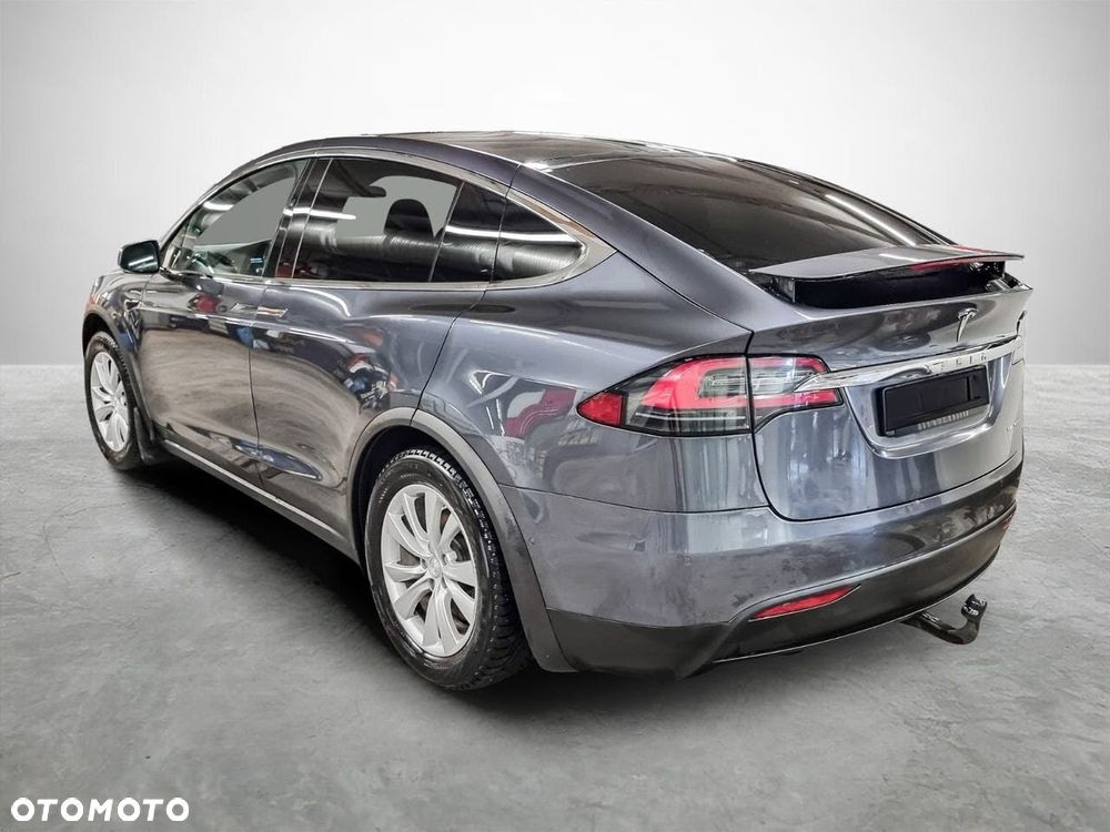 Tesla Model X - 3