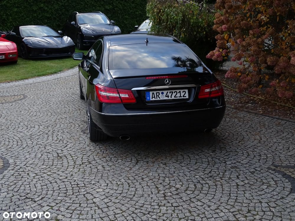 Mercedes-Benz E-Class 2010 photo 5