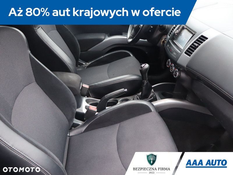 Mitsubishi Outlander - 11