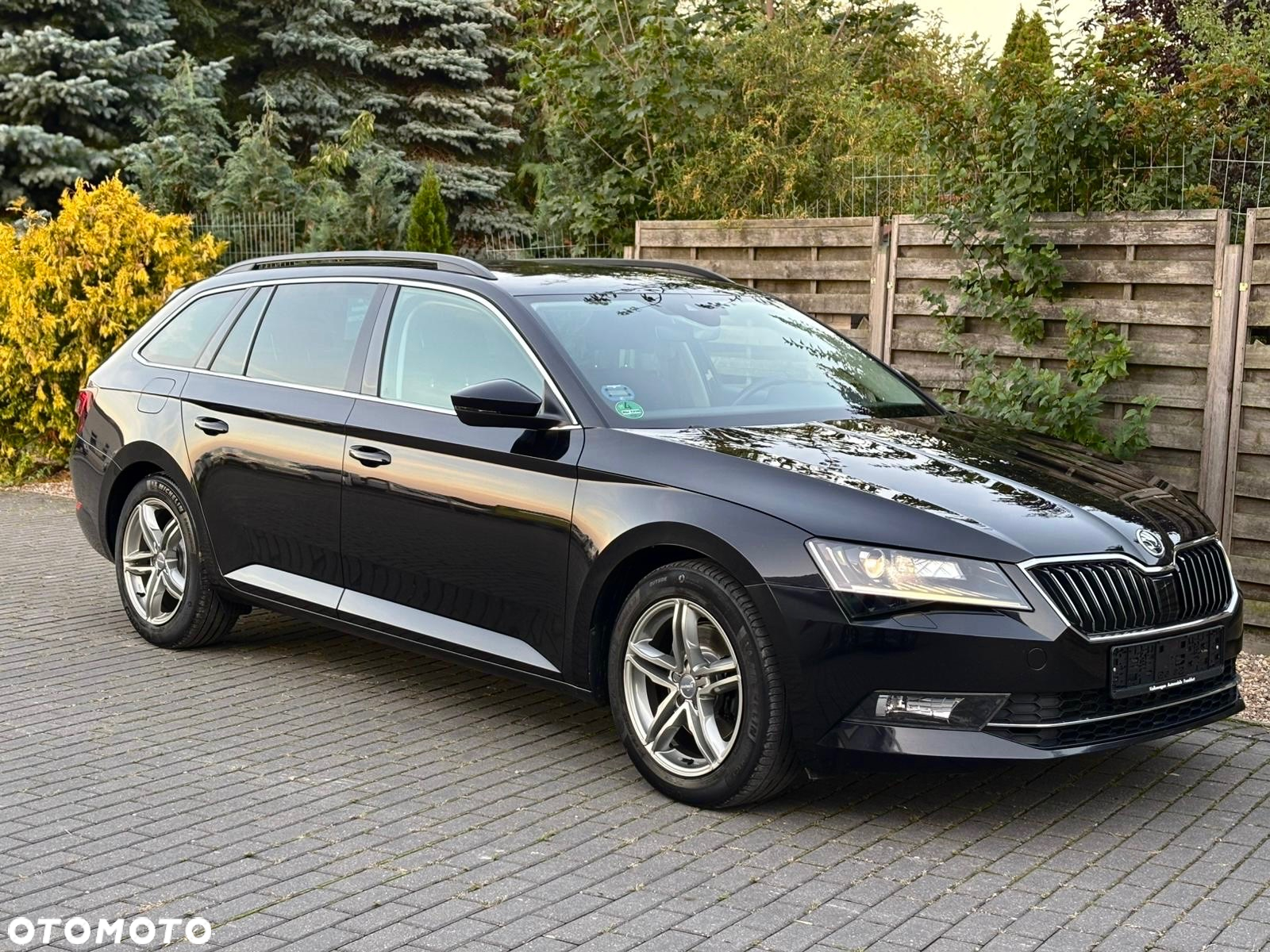 Skoda Superb 2.0 TDI DSG Premium Edition - 3
