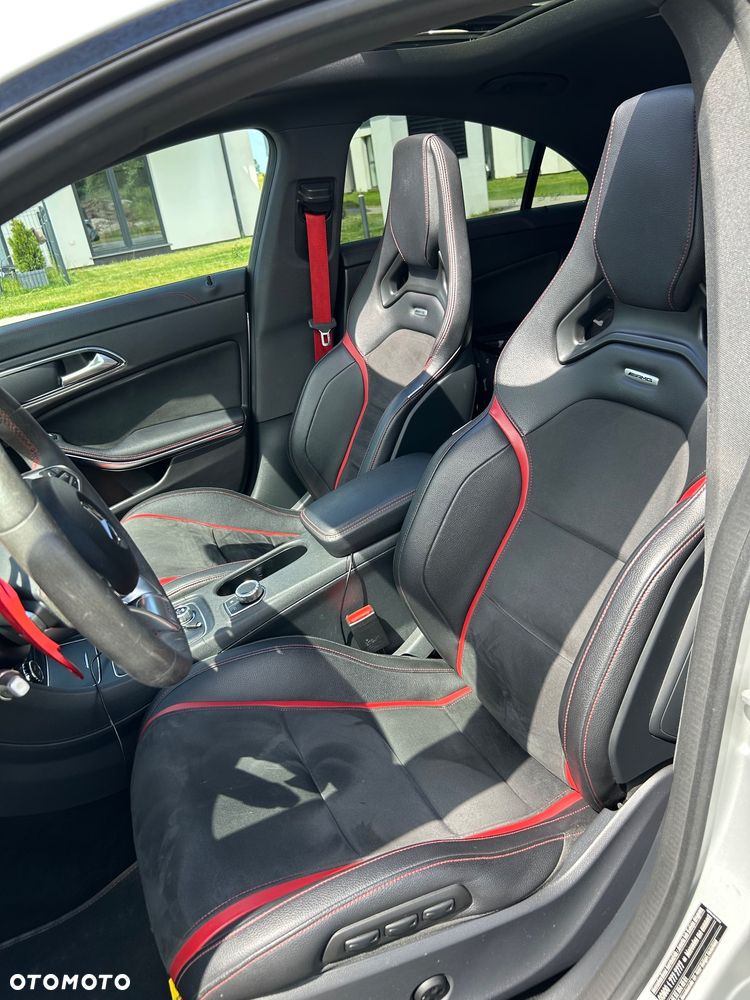 Mercedes-Benz CLA - 12