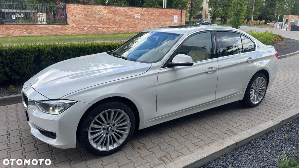 BMW Seria 3 328i Luxury Line - 14