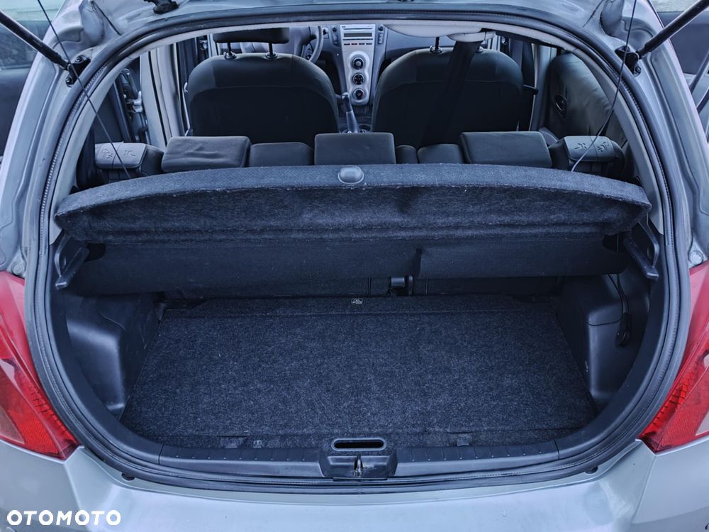 Toyota Yaris - 16