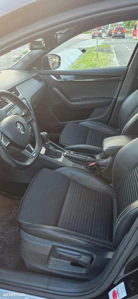 Skoda Octavia 2.0 TDI DSG RS - 10
