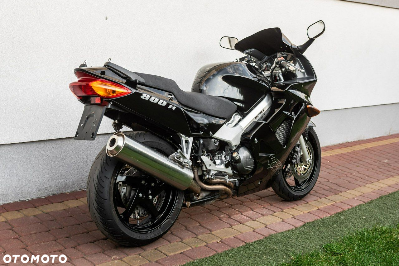 Honda VFR - 3