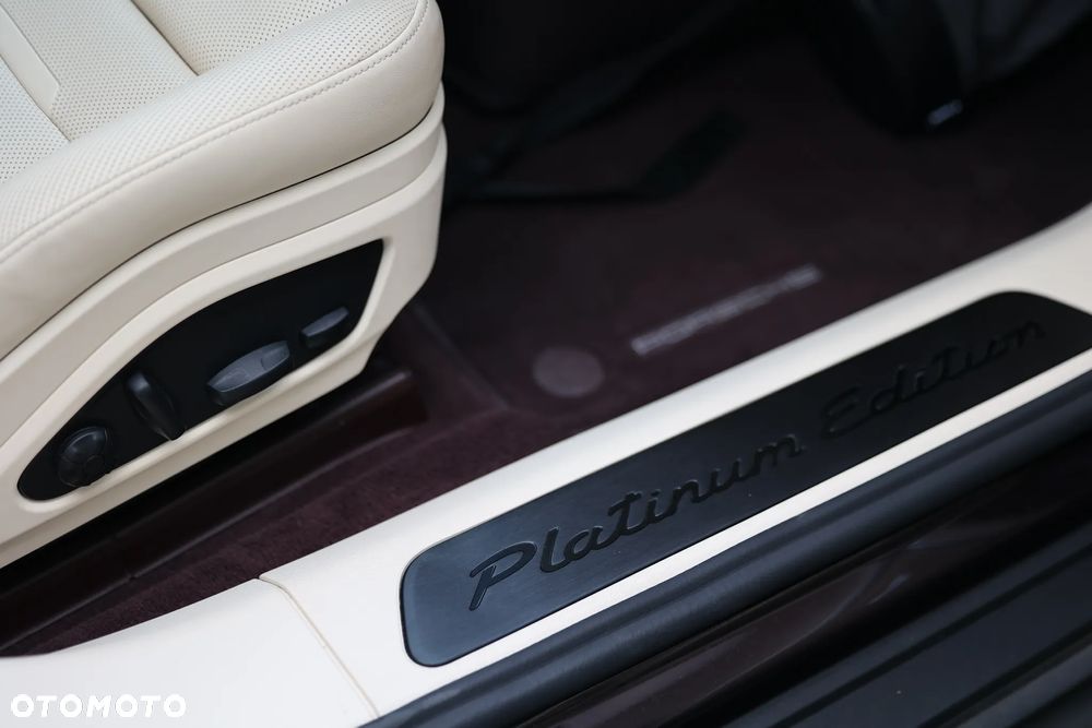 Porsche Panamera 4 Platinum Edition - 15