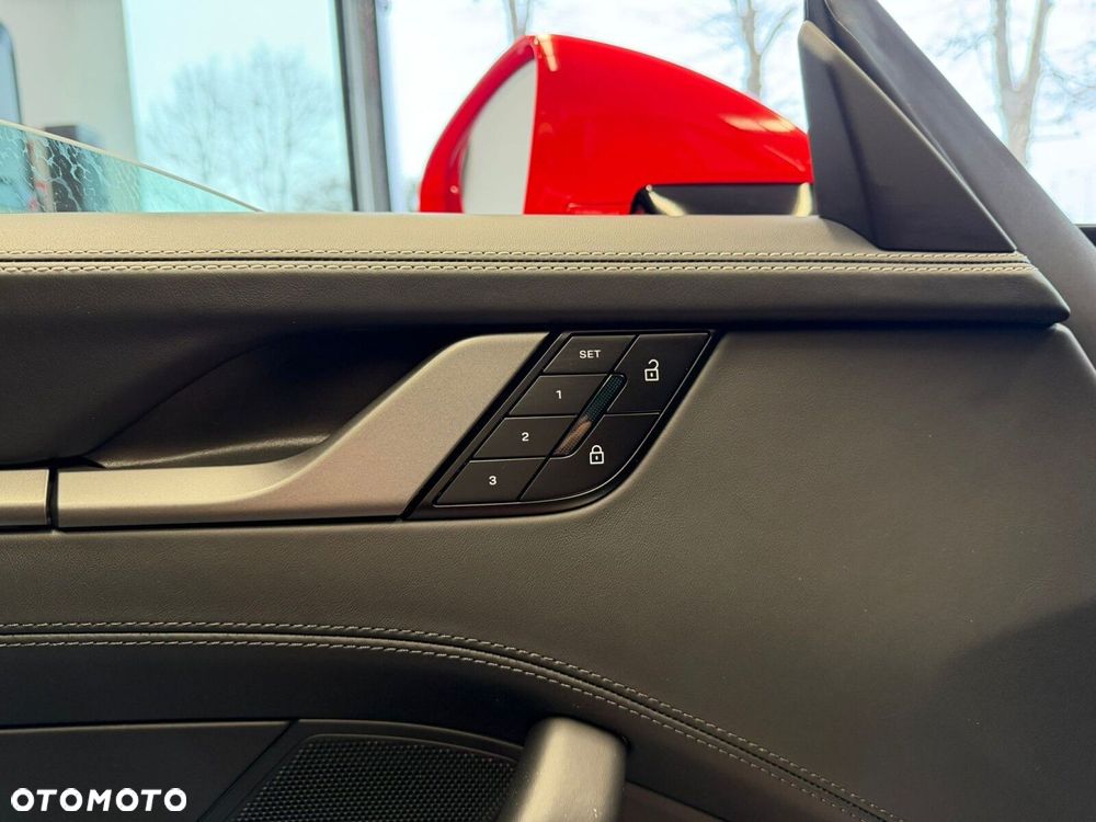 Porsche 911 Carrera - 27