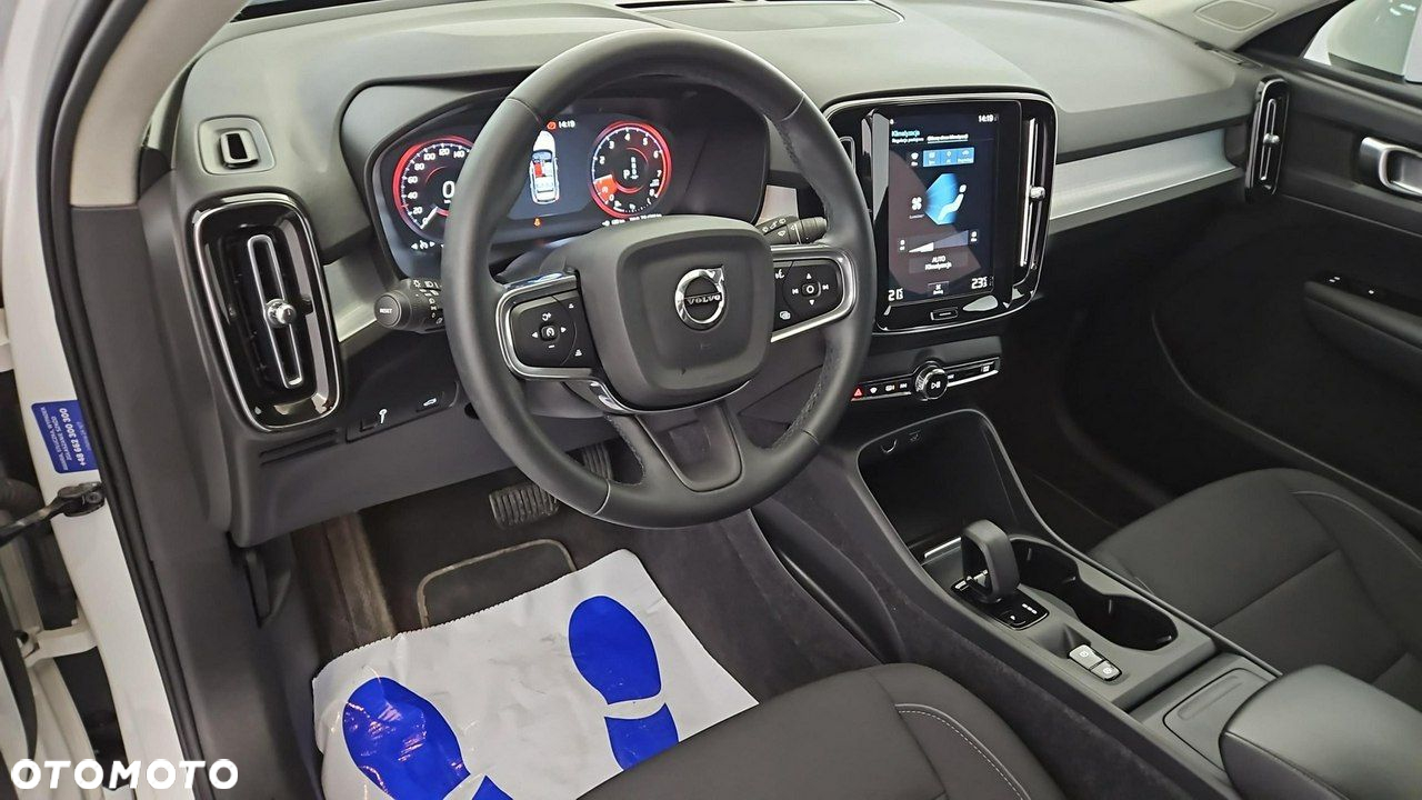 Volvo XC 40 T3 Momentum Pro - 9