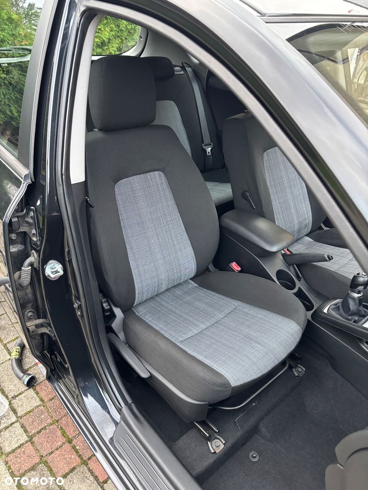 Kia Ceed - 24