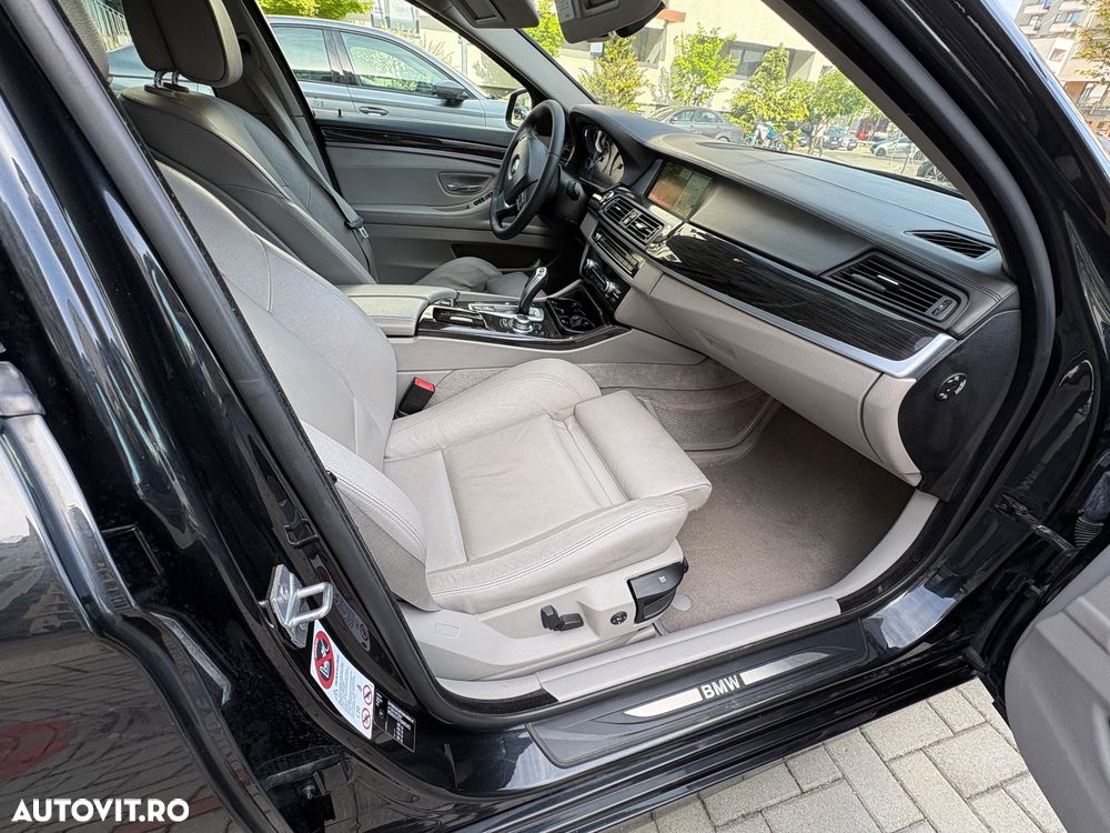 BMW Seria 5 525d xDrive - 12