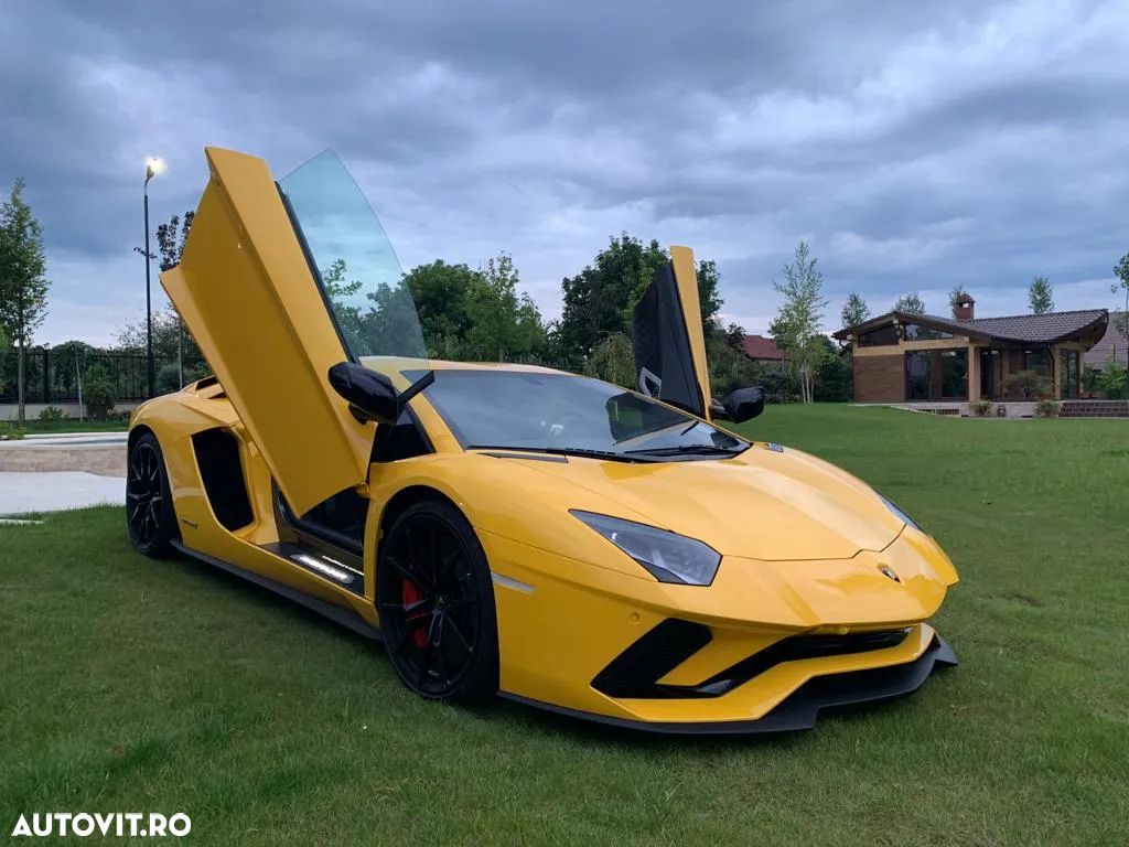 Lamborghini Aventador - 1