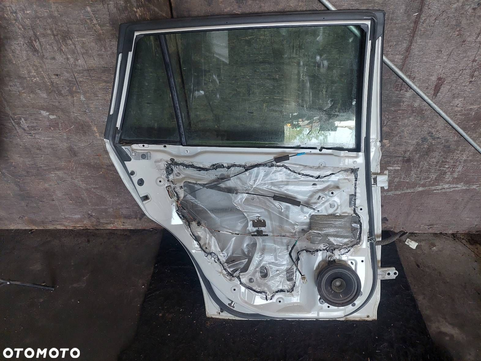 DRZWI KOMPLETNE LEWY TYŁ LEGACY V KOMBI - 3