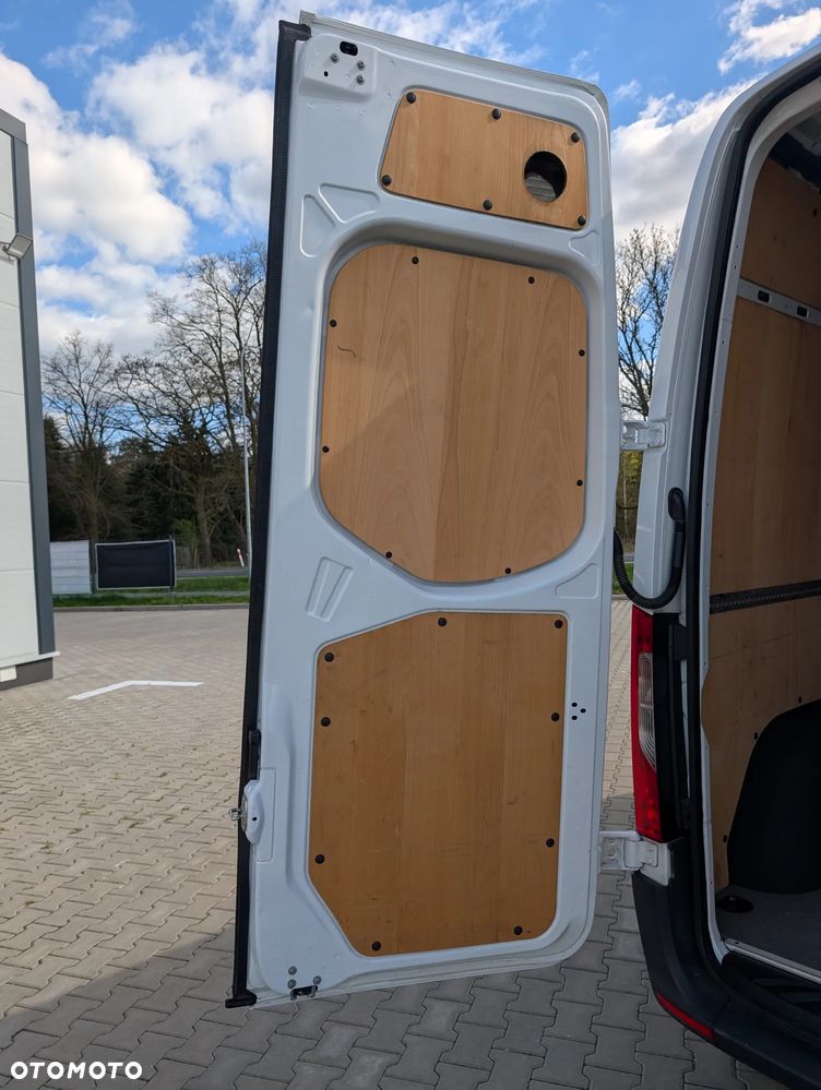 Mercedes-Benz Sprinter - 14