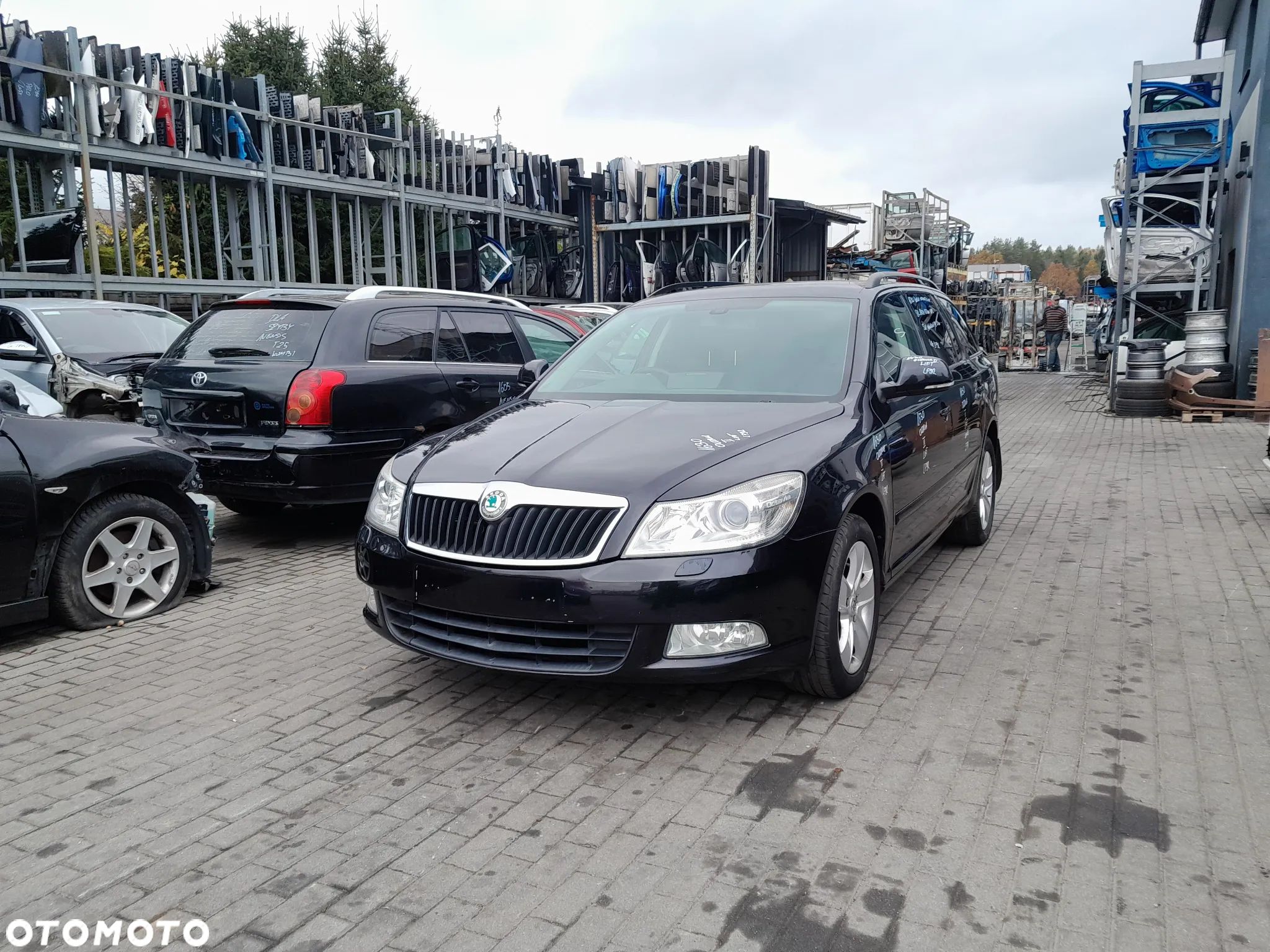 SKODA OCTAVIA II LIFT KOMBI PODSUFITKA - 1