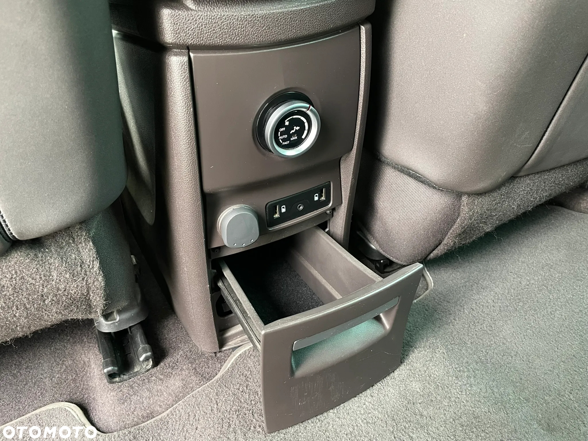Renault Espace 1.6 dCi Energy Initiale Paris EDC - 23
