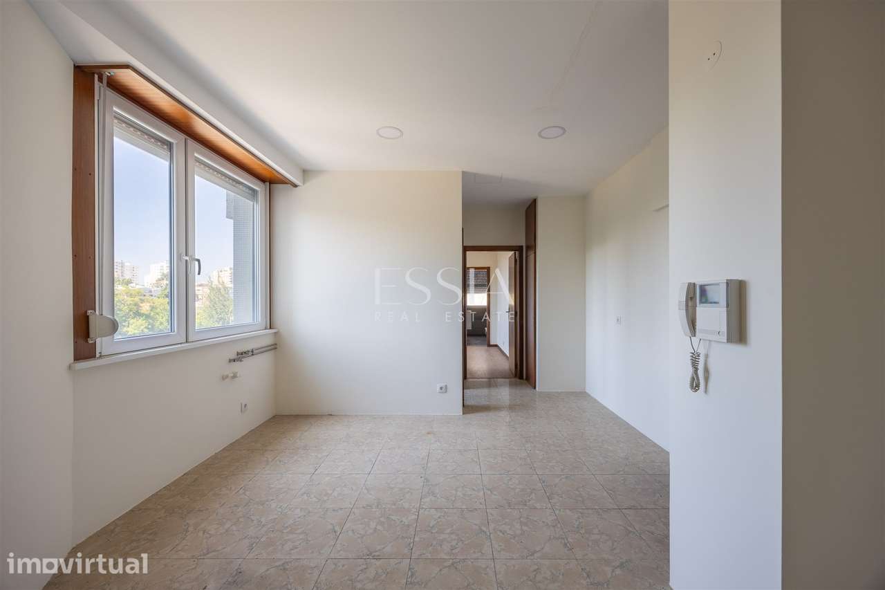 Foco, Ramalde, Porto – Apartamento T5 Remodelado - Grande imagem: 2/33