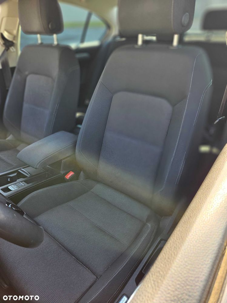 Volkswagen Passat - 5