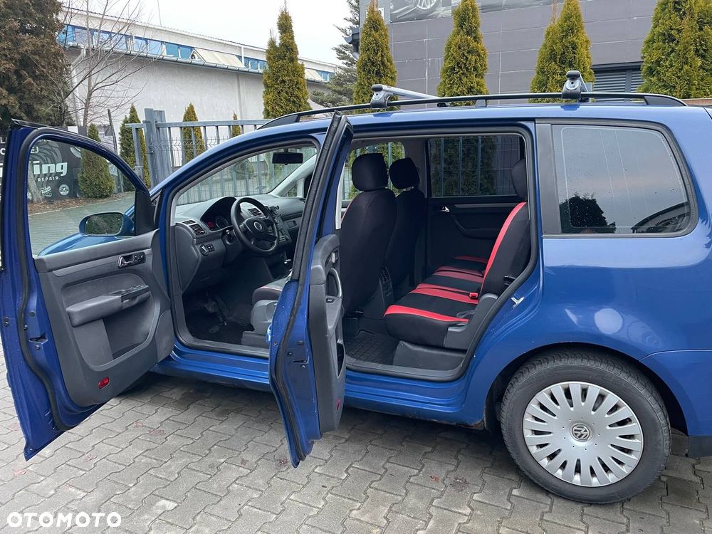 Volkswagen Touran 1.9 TDI Conceptline DSG - 40