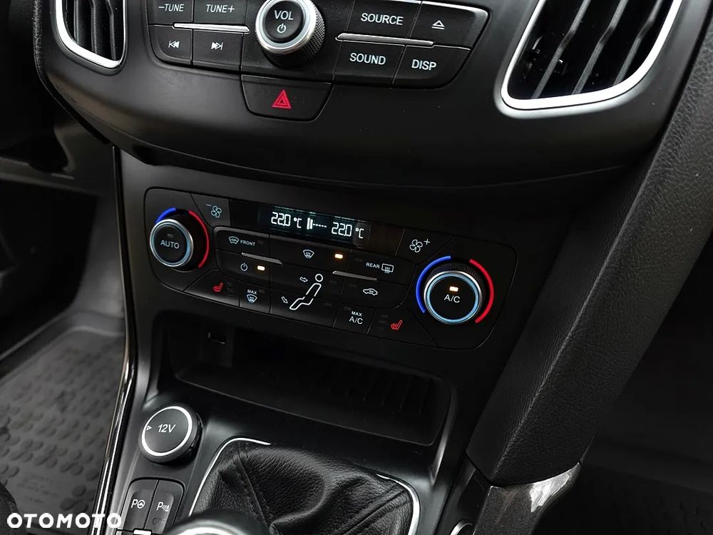 Ford Focus 1.0 EcoBoost Titanium - 29