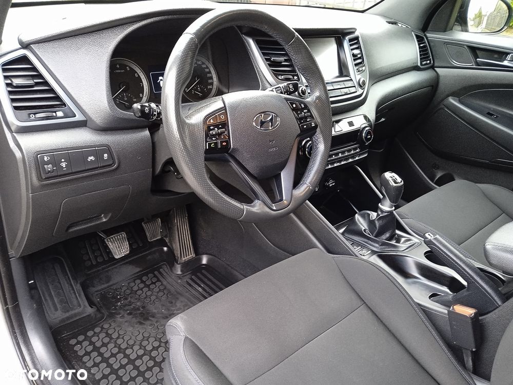 Hyundai Tucson 1.6 GDI BlueDrive GO 2WD - 11