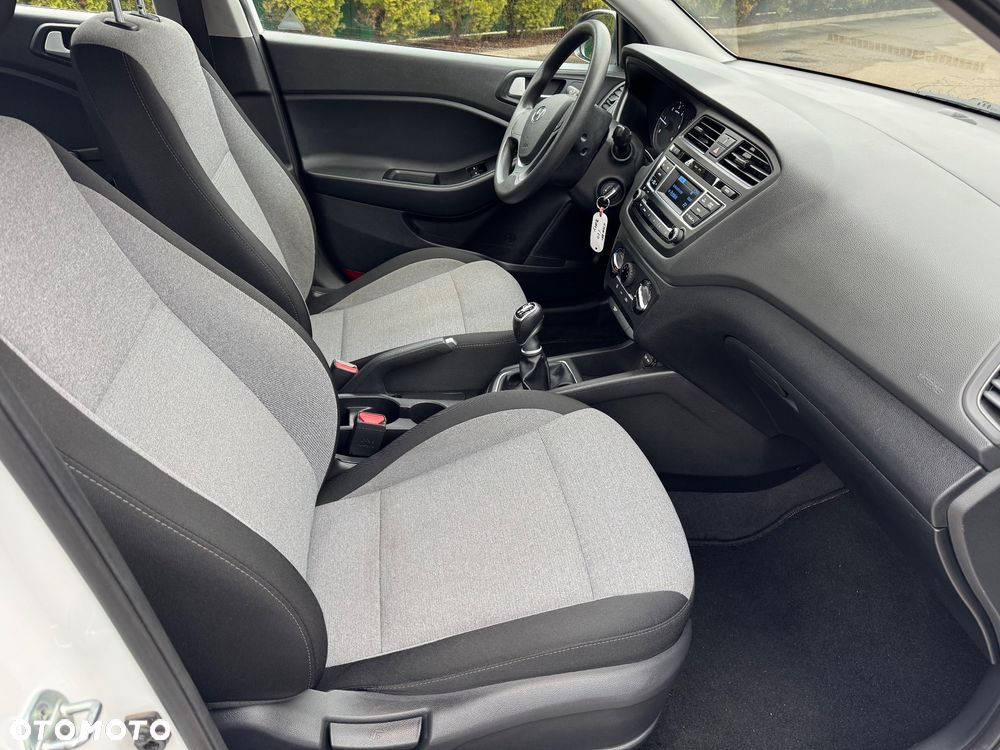 Hyundai i20 1.1 CRDi YES Silver - 10