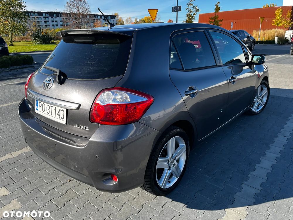 Toyota Auris 2010 photo 5