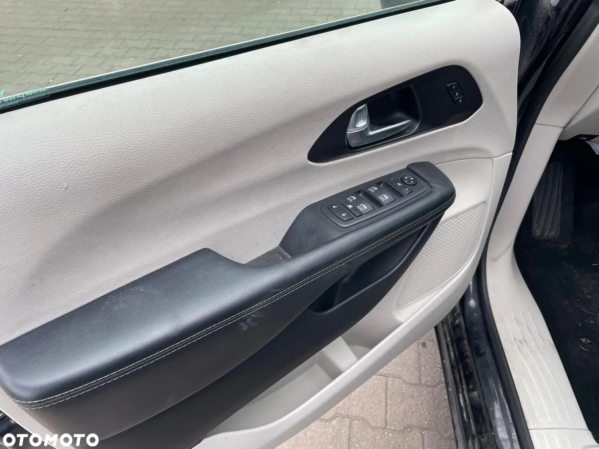 Chrysler Pacifica - 10