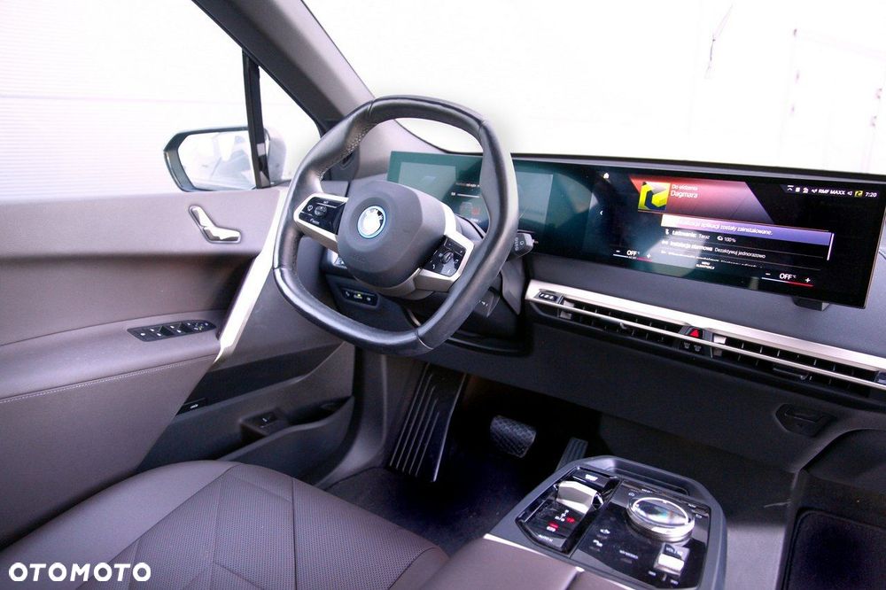 BMW iX xDrive40 76.6kWh Signature - 17