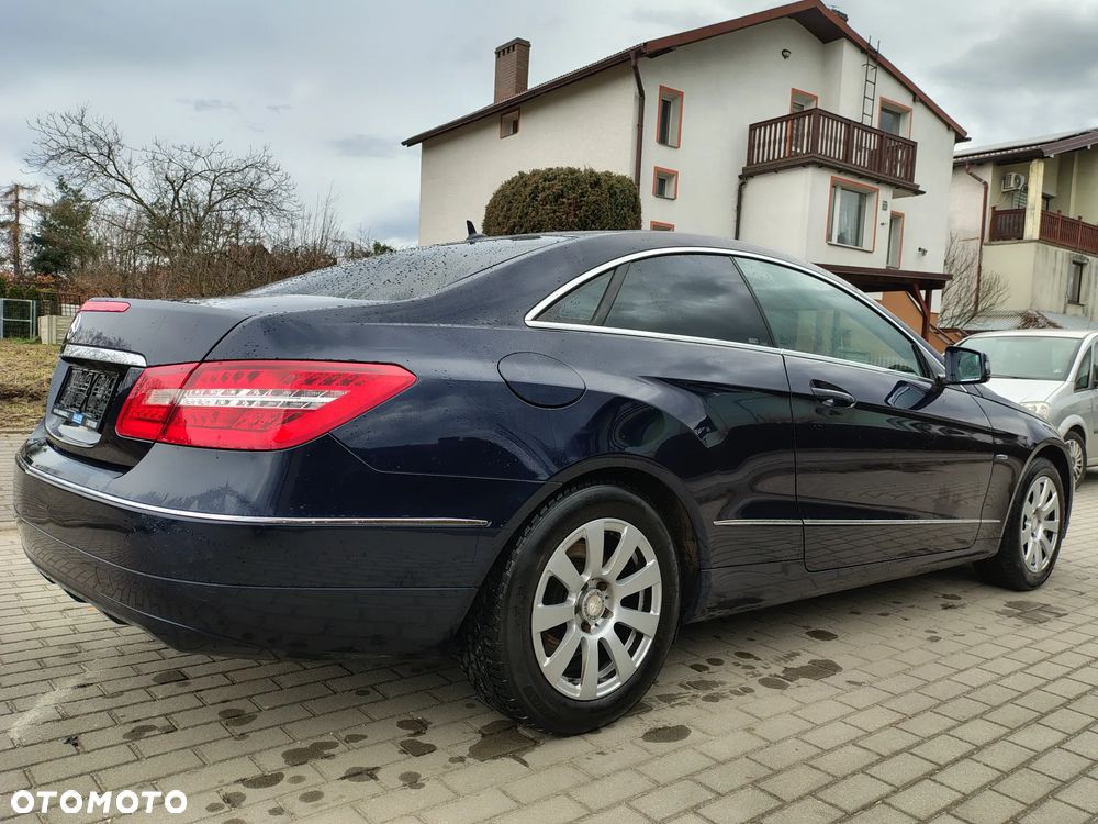 Mercedes-Benz Klasa E 250 CGI Coupe BlueEFFICIENCY Automatik Avantgarde - 12