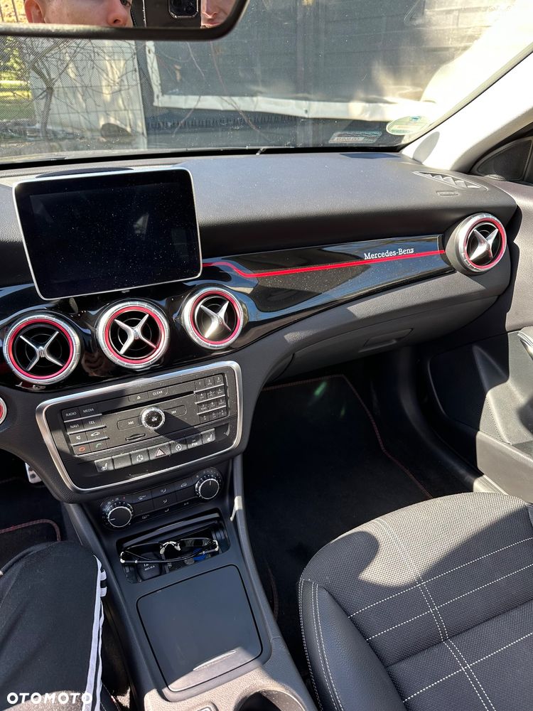 Mercedes-Benz CLA 250 7G-DCT AMG Line - 11