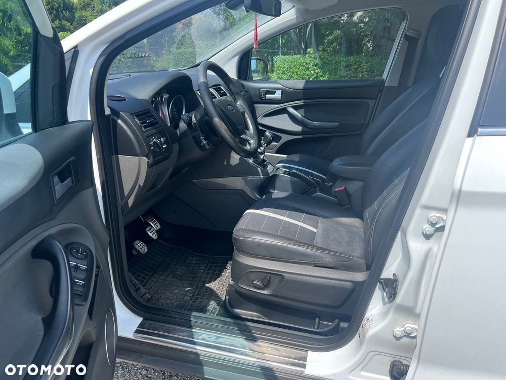 Ford Kuga 2.0 TDCi 2x4 Titanium - 32