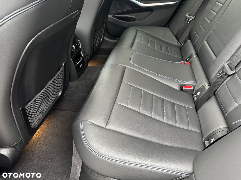 BMW Seria 3 330e xDrive M Sport - 25