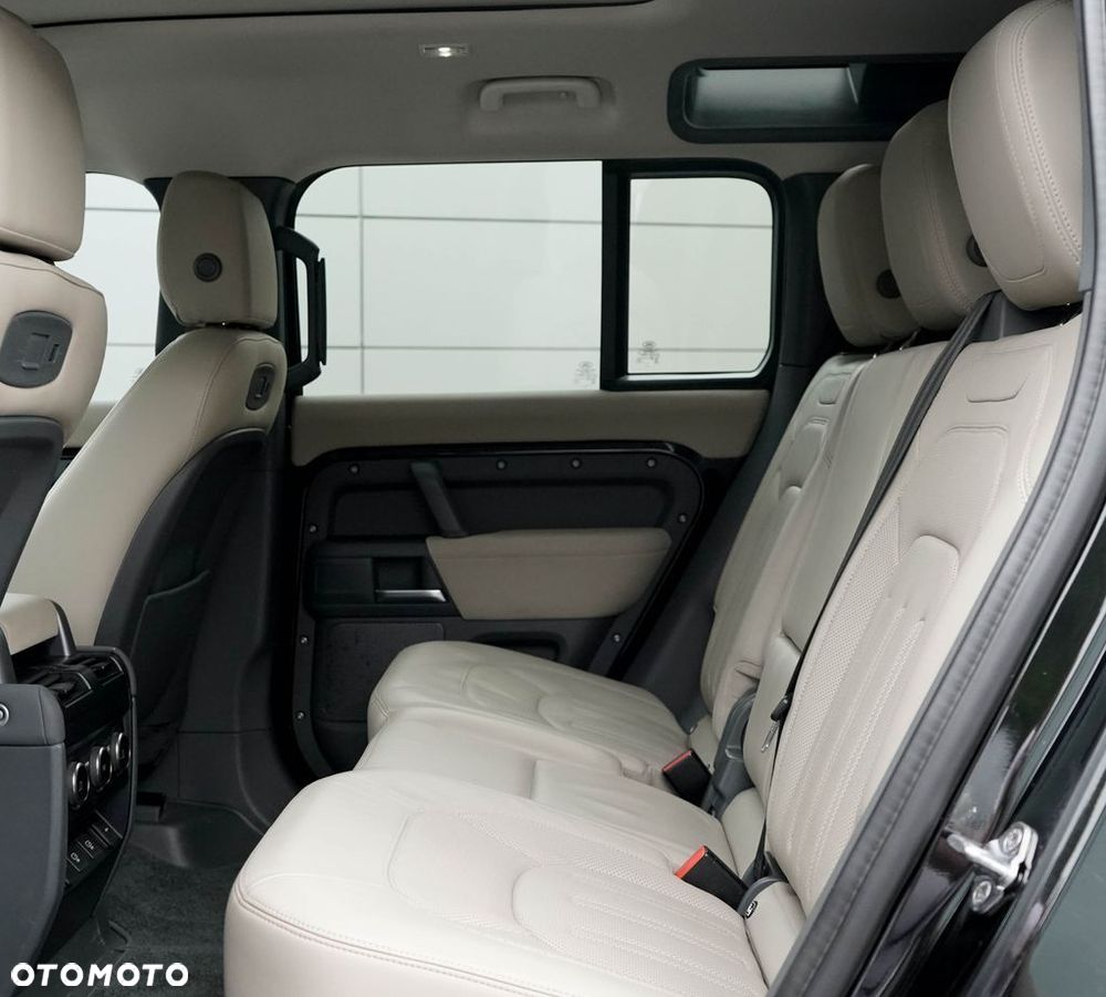 Land Rover Defender - 21