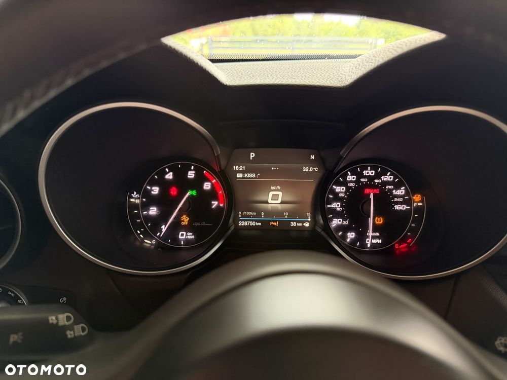 Alfa Romeo Stelvio 2.0 Turbo TI Q4 - 25