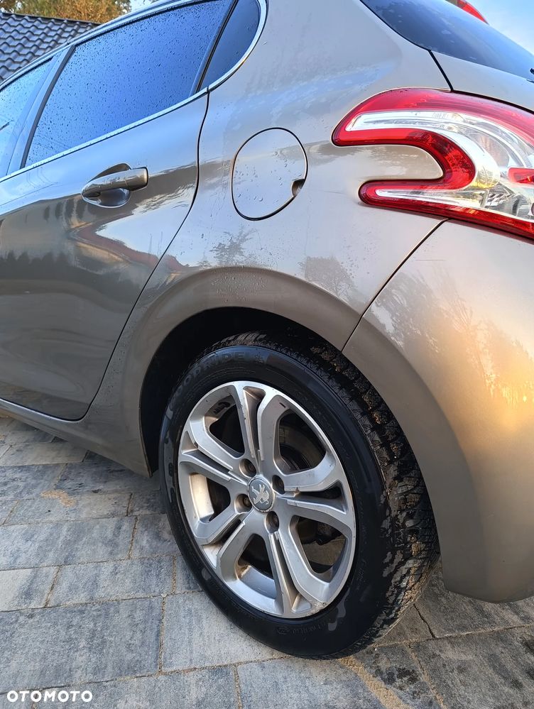 Peugeot 208 1.6 e-HDi Allure STT - 8
