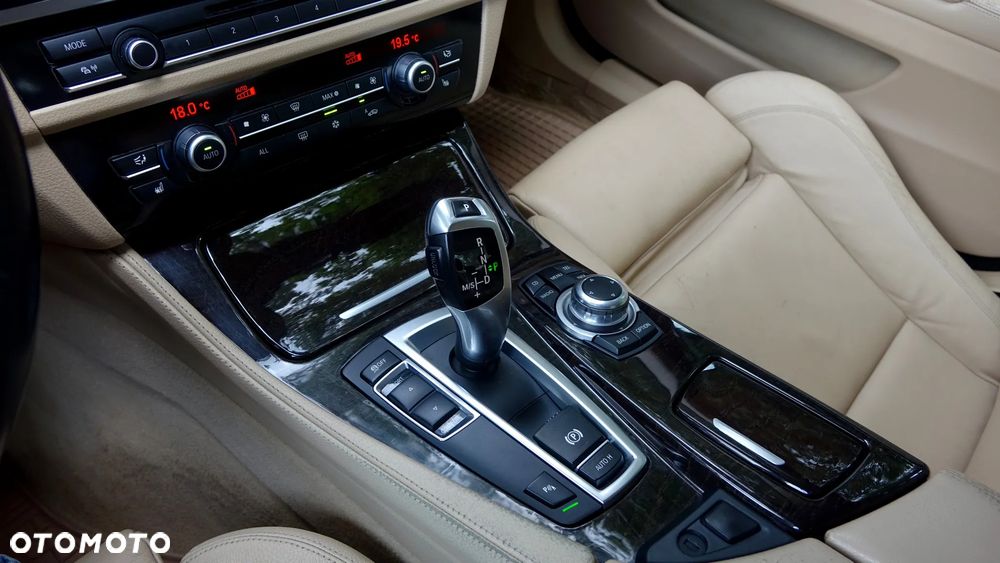 BMW Seria 5 520d Modern Line - 19