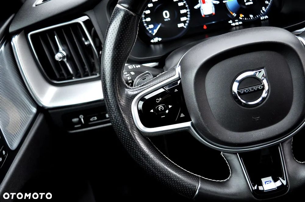 Volvo XC 60 T8 Plug-In Hybrid AWD R-Design - 18