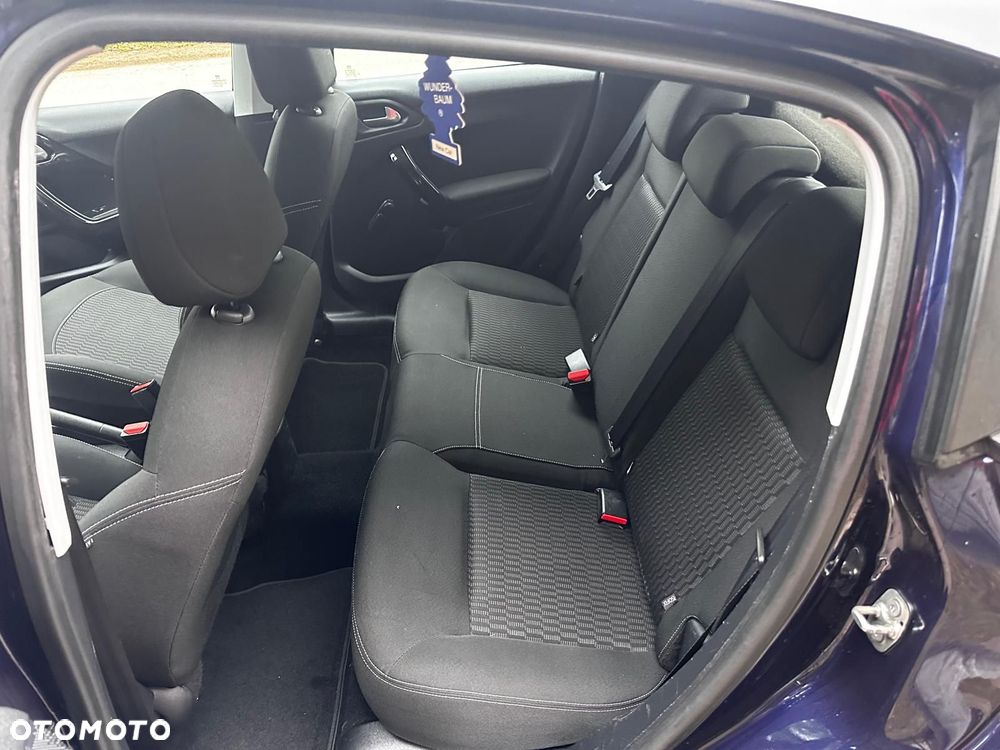 Peugeot 208 - 30