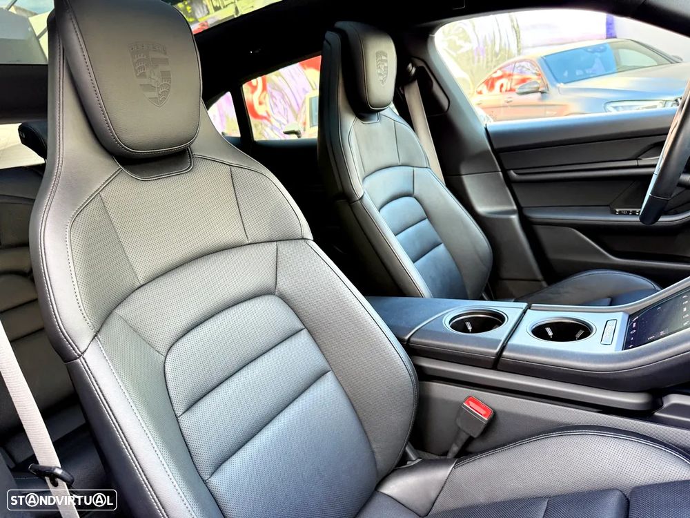 Porsche Taycan Cross Turismo 4 - 28