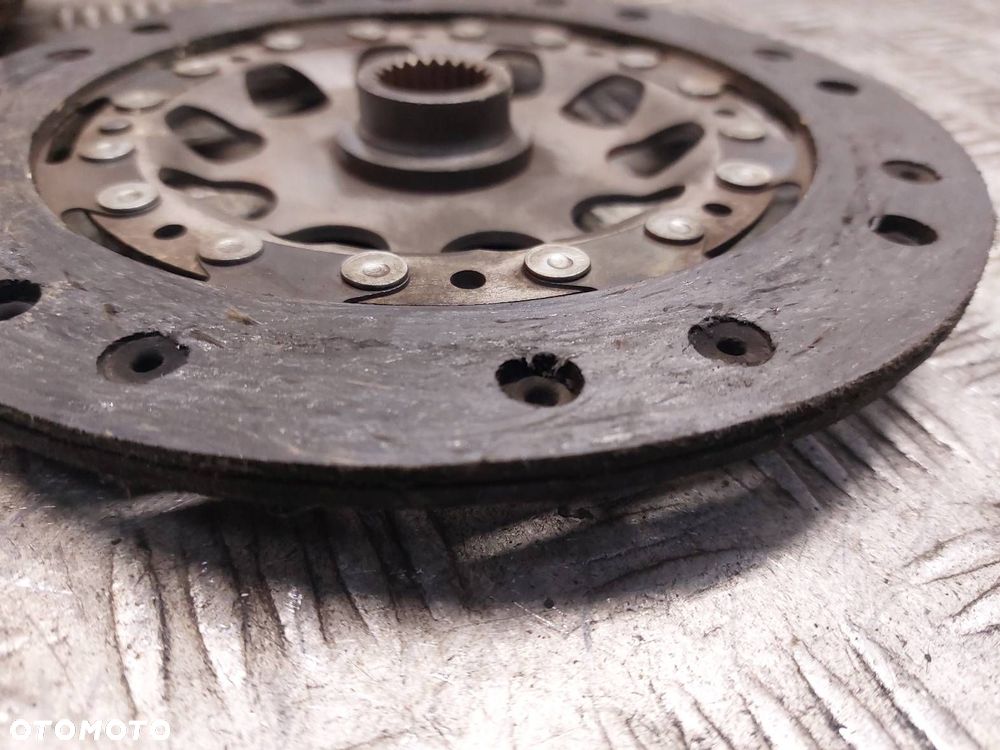 KOŁO DWUMASOWE + TARCZA + DOCISK + ŁOŻYSKO VOLKSWAGEN PASSAT B5 1.6 8V - 9