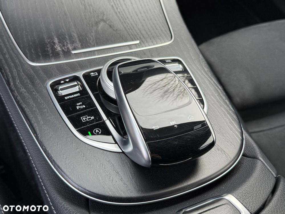 Mercedes-Benz Klasa E 200 4-Matic AMG - 26