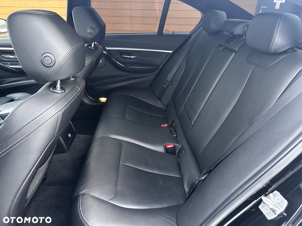 BMW Seria 3 340i Edition M Sport Shadow - 22