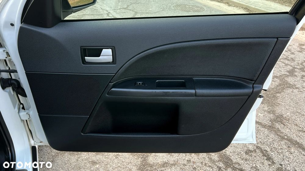 Ford Mondeo 2.5 V6 Ghia - 28
