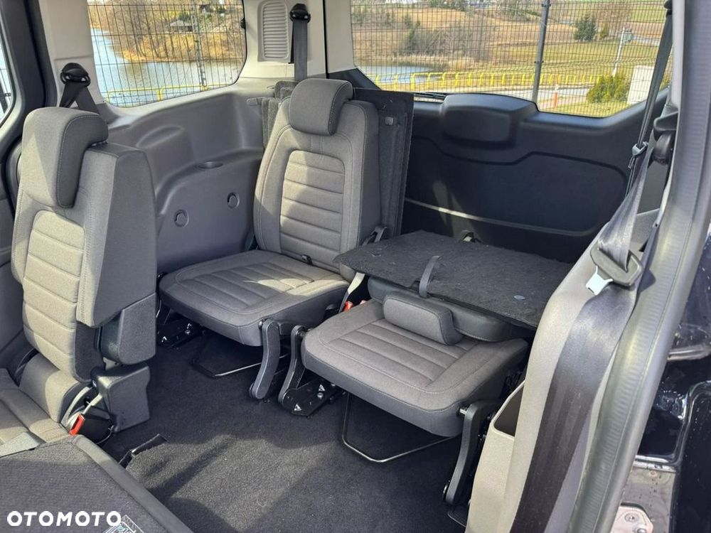 Ford Tourneo Connect Grand - 15